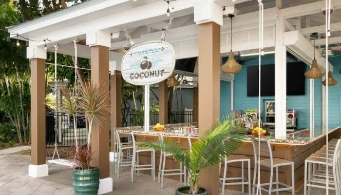 Restaurants and drinks at blue flamingo resort key west 1 | tycoonstory media Blue flamingo resort key west poolside restaurant and bar