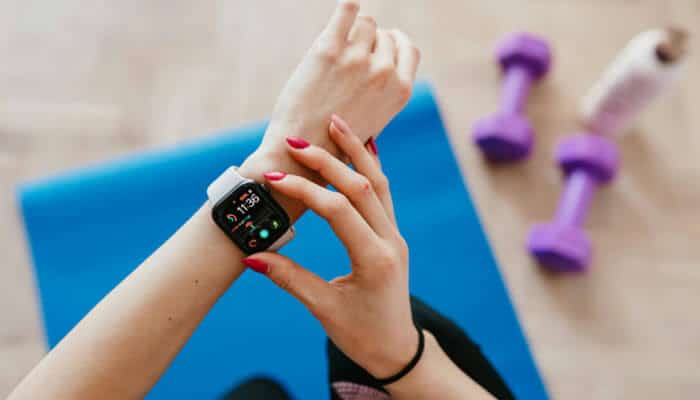 Wearable upgrade feedworldtech and health-data privacy - tycoonstory | tycoonstory media Wearable upgrade feedworldtech showing a person using a smartwatch during exercise to monitor heart rate, activity, workout progress, and fitness data.