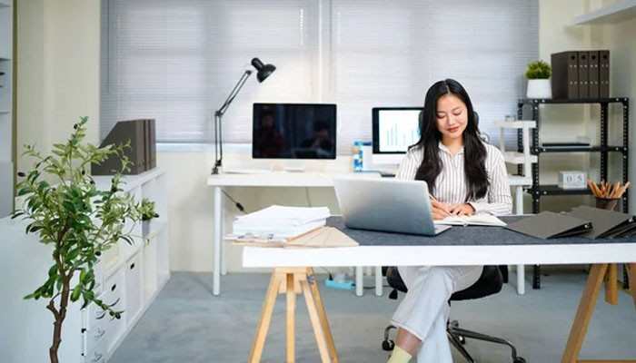 Hubspot free crm vs paid plans which saves more - tycoonstory | tycoonstory media Hubspot promotion code concept featuring a professional workspace with a business user managing crm tools, marketing solutions, and software savings strategies