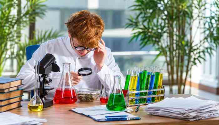 What are levels of an independent variable? - tycoonstory | tycoonstory media Independent variable in science laboratory study featuring a student analyzing test tubes, microscope samples, and experimental data to identify changed factors and measure scientific results.