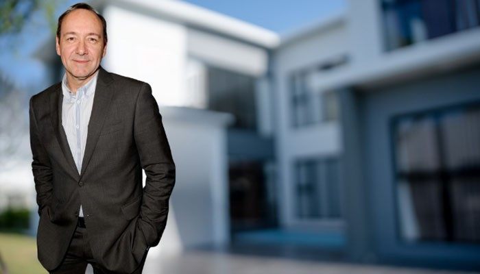 Real estate and assets -tycoonstory | tycoonstory media Kevin spacey net worth overview showing the actor’s career, luxury real estate ownership, financial changes, and impact of asset sales on his wealth journey