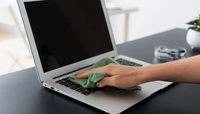 How to clean a laptop keyboard - tycoonstory | tycoonstory media How to clean a keyboard on a laptop safely using a soft microfiber cloth to remove fingerprints, dust, oils, and surface grime without allowing moisture between the keys.