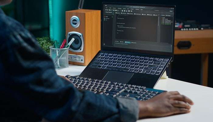 How to fix zerodivisionerror - tycoonstory | tycoonstory media Llekomiss python fix developer debugging python code on a laptop to resolve zerodivisionerror and prevent division-by-zero runtime exceptions.