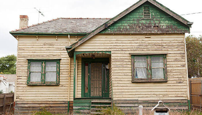 Five signs your old house is leaking right now | tycoonstory media